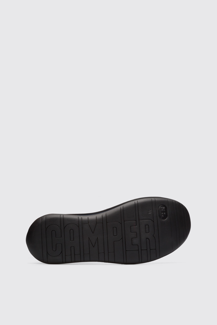 The sole of Formiga Women's black medium zip boot