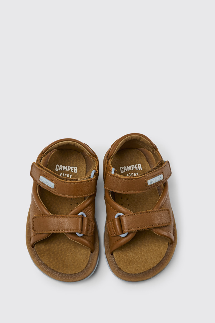 Overhead view of Bicho Brown leather sandals for kids