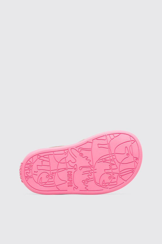 The sole of Bicho Closed silver T-strap kids’ sandal
