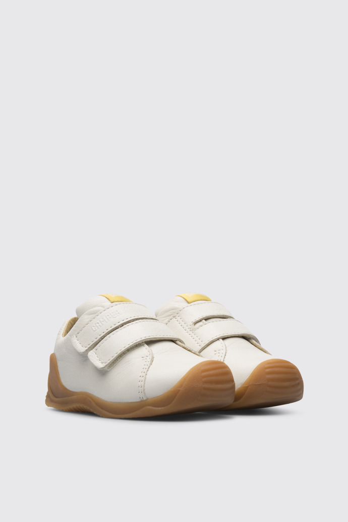 Front view of Dadda White sneaker for kids