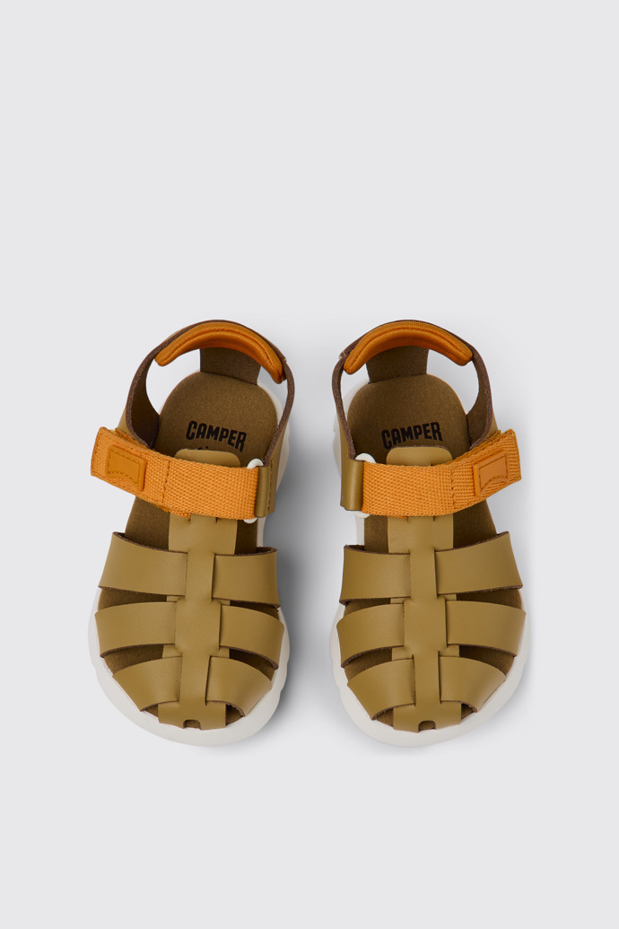 Overhead view of Oruga Brown leather sandals