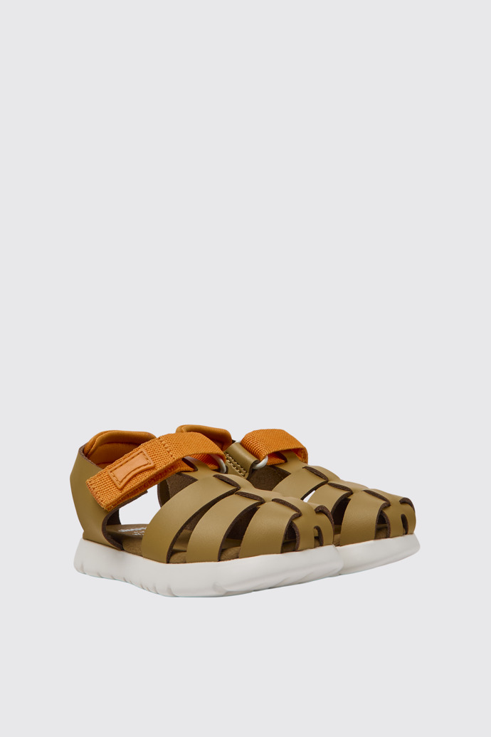 Front view of Oruga Brown leather sandals