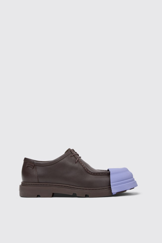 Junction Chaussures en cuir marron pour homme.
