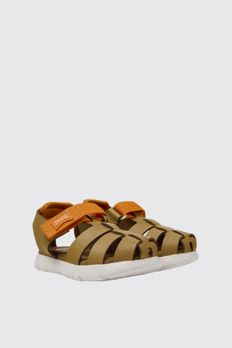 Front view of Oruga Brown leather sandals