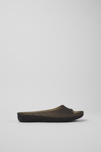 Side view of Wabi Black monomaterial sandals for women