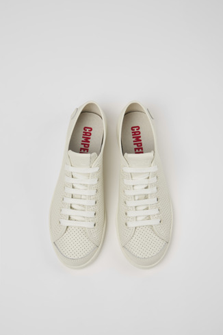 Uno Sneaker de color blanc per a dona