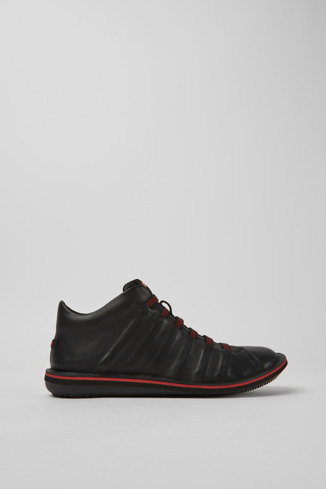 Side view of Beetle Black lightweight sneaker for men