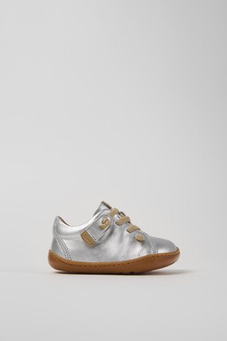 Peu Chaussures pour enfant en cuir argenté.