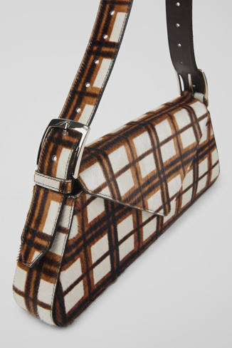 AB00005-003 - CAMPERLAB BAGS - Bolso de mano en blanco roto y marrón de tartán de piel con pelo
