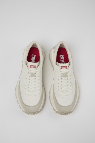 Alternative image of K100864-007 - Drift Trail - Sneaker d’home de teixit i nubuc de color blanc