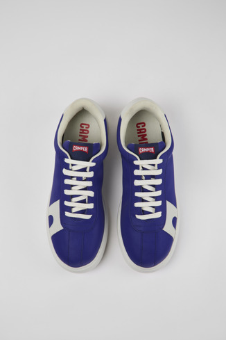 Runner K21 MIRUM® Erkek için mavi ve beyaz MIRUM® tekstil spor ayakkabı modelin üstten görünümü