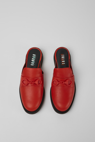 Overhead view of Twins Semiopen red leather shoes