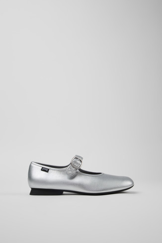 มุมมองด้านข้างของ Casi Myra Silver Leather Shoes for Women.