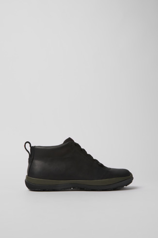 Side view of Peu Pista Black leather sneakers for women