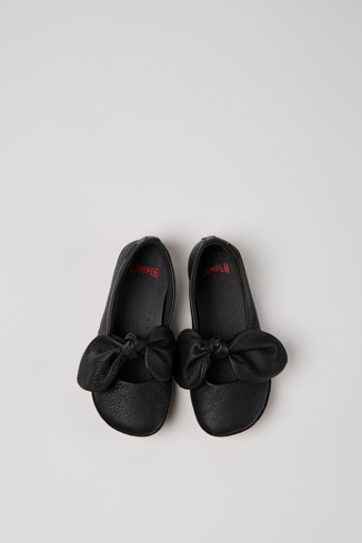 Overhead view of Right Nina Black Leather Ballerinas for Kids.