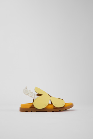 Brutus Sandal Çocuklar için sarı ve kahverengi renkli deri sandalet modelin yandan görünümü
