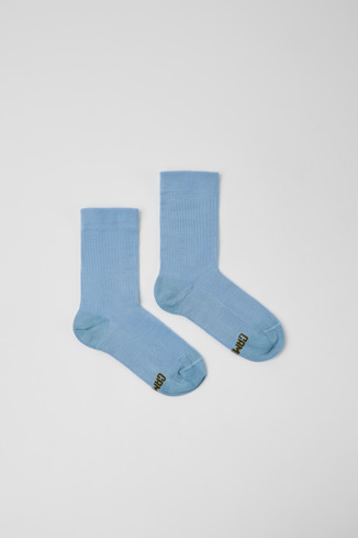 Calma Socks PYRATEX® PYRATEX® işbirliğiyle mavi çorap modelin yandan görünümü