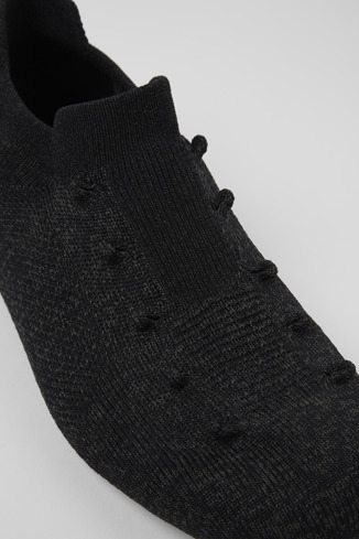 ROKU Innersocks 2 chaussettes intérieures noires, pieds droit et gauche.