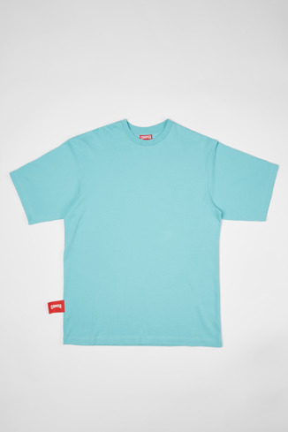 T-Shirt Sırt Baskılı açık mavi T-shirt modelin yandan görünümü