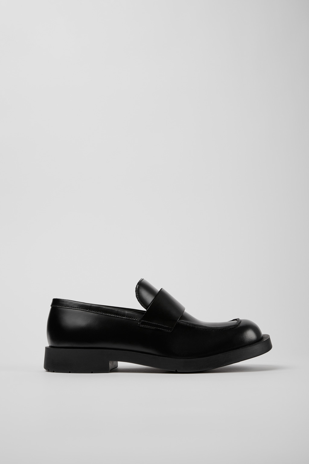 Neuman Black Loafers for Unisex - Fall/Winter collection - Camper