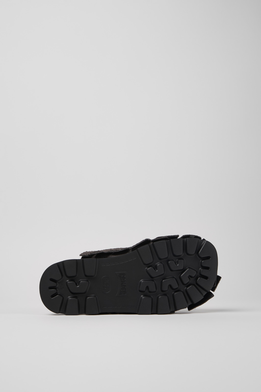 【関税込み】CAMPERLAB グレー Brutus サンダル Brutus | ユニセックス サンダル | カンペール（Camper）公式