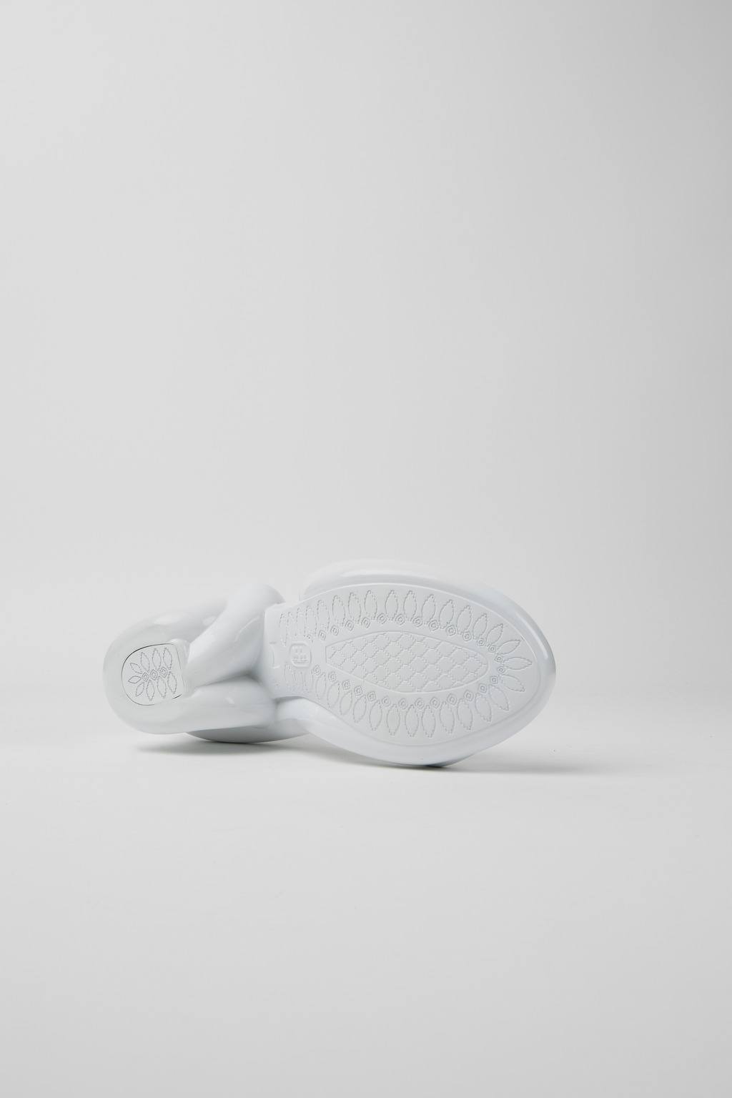 サンダル CAMPER Men Sandals White K101079-003 KOBARAH FLAT WIDE 0 Kobarah White Sandals for Men - Spring/Summer collection