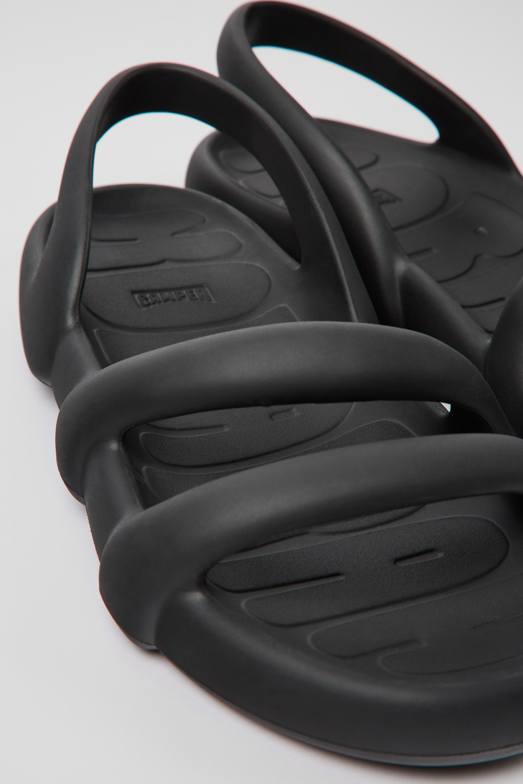 サンダル CAMPER Men Sandals Black K101079-001 KOBARAH FLAT WIDE 0 Kobarah Black Sandals for Men - Spring/Summer collection