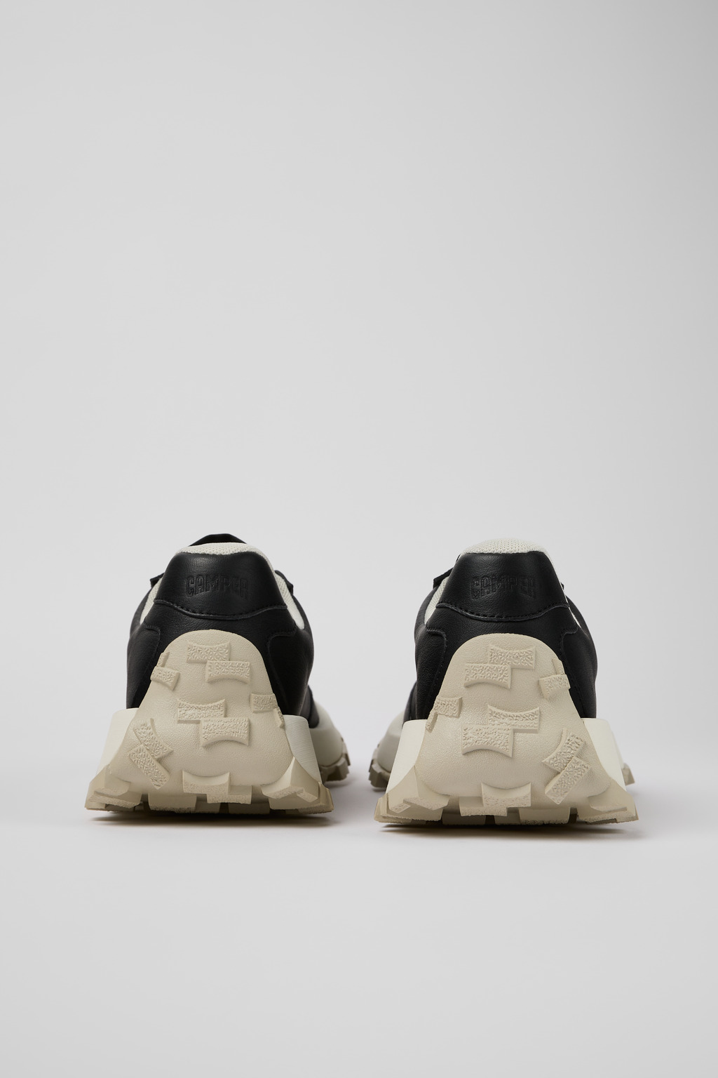 スニーカー CAMPER Woman Sneakers Black K201586-011 DRIFT TRAIL VIBRAM 0 Drift Trail Black Sneakers for Women - Spring/Summer