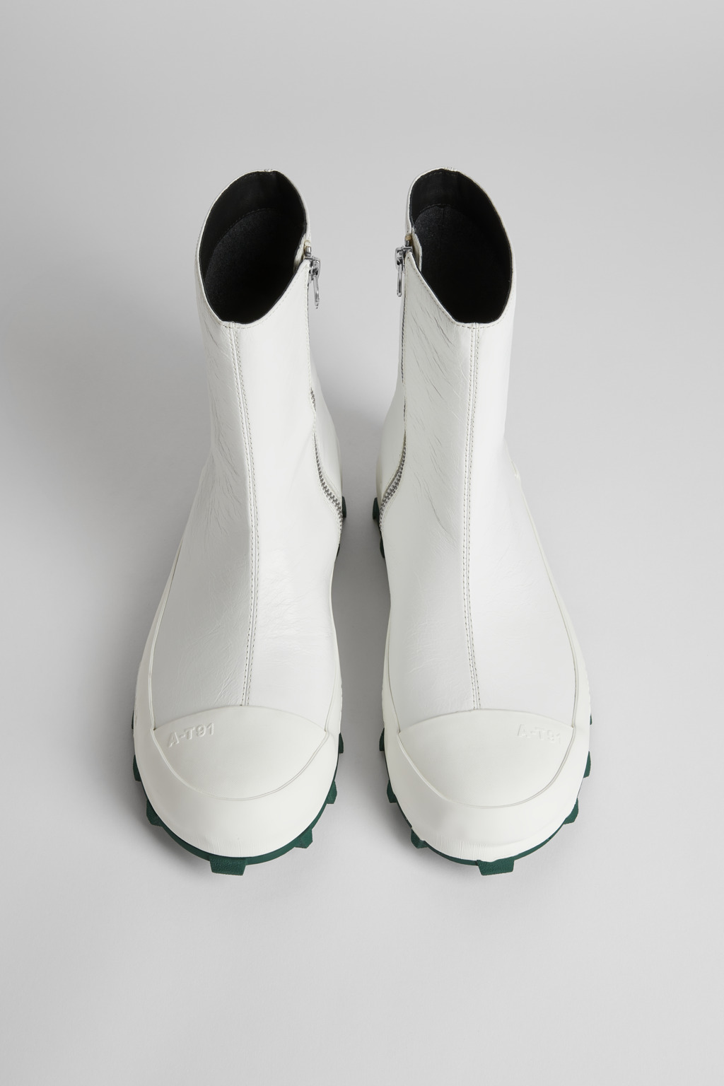 【関税込み】Traktori Slides - Camper - Leather - White K300337-003_FF.jpg
