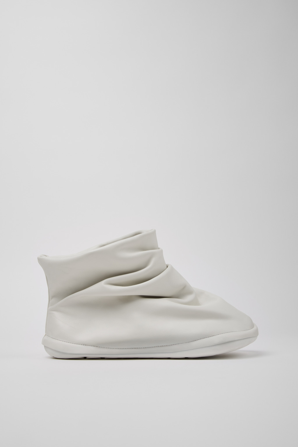 国内送 CAMPER x Issey Miyake Peu Form Shoes シューズ 3カラー Issey Miyake creates crumpled Camper shoes as 