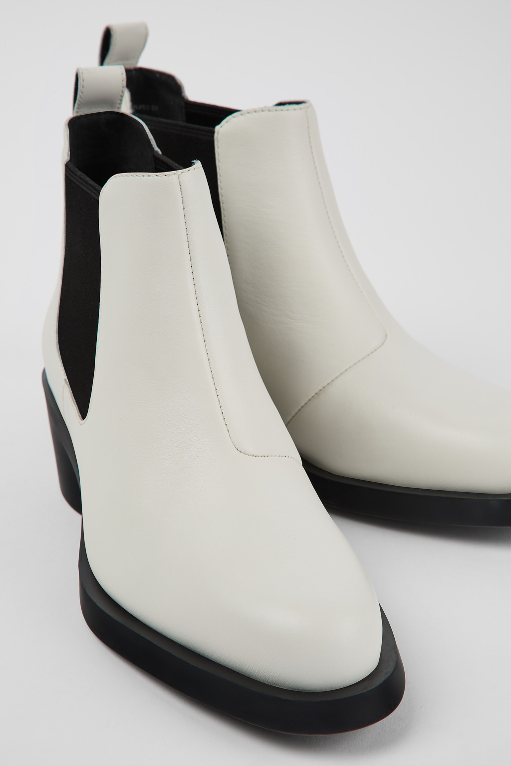 ショートブーツ・ブーティ CAMPER Woman Flat ankle boots White K400626-004 RUNNER K21 0 runner White Ankle Boots for Women - Spring/Summer