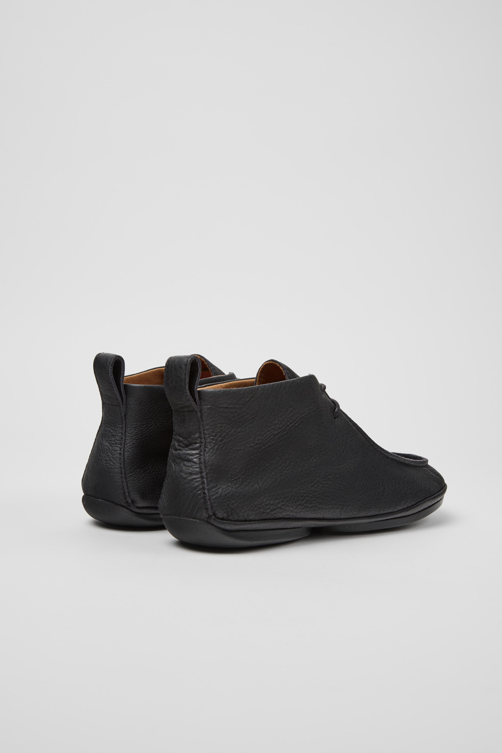 Right Black Flat Shoes for Women - Spring/Summer collection