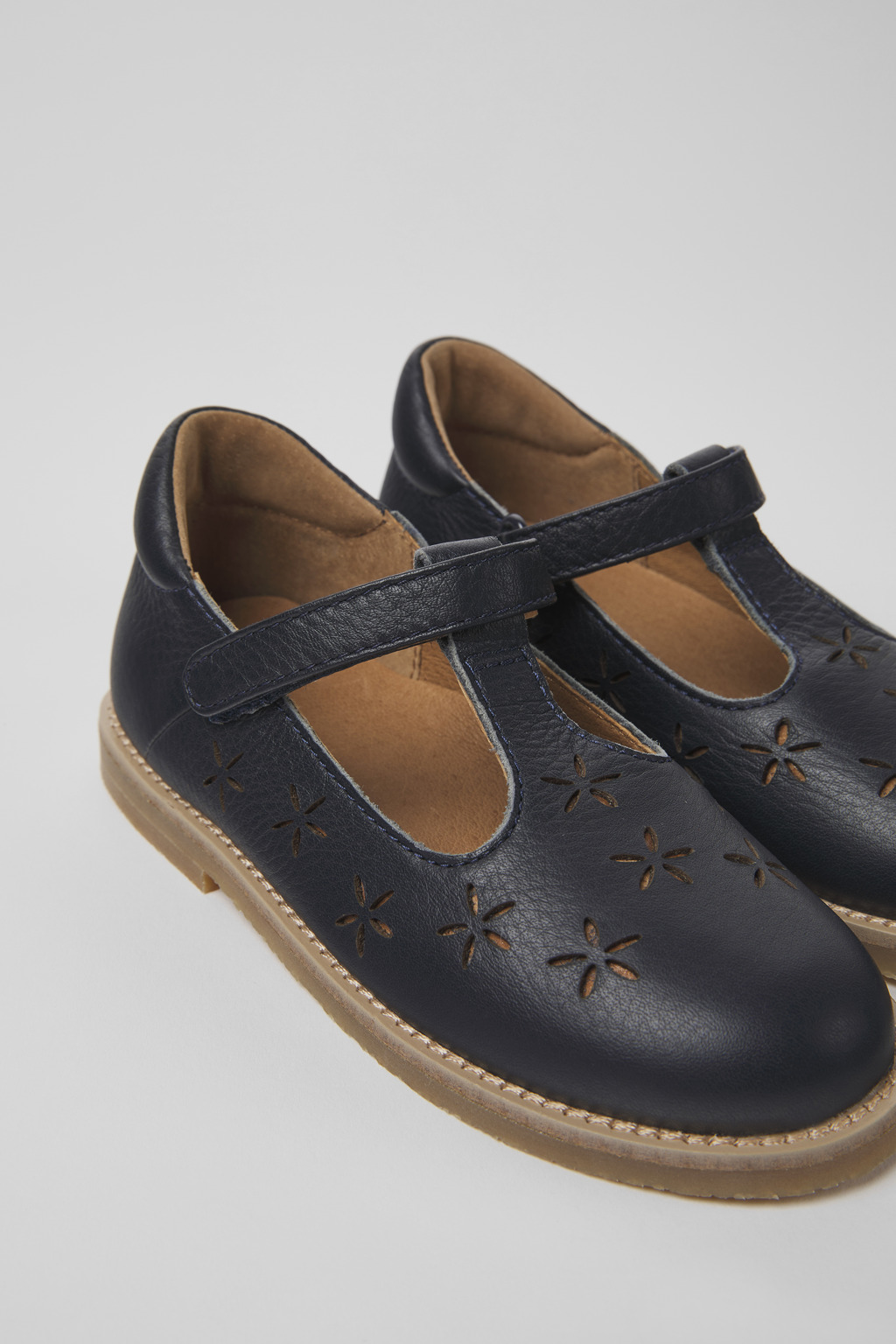 VIP【関税送料無料】希少 3JUIN TURQUOISE LEATHER KIMI SANDALS 3Juin Turquoise Leather Kimi Sandals - Women | 323SC005R0775702