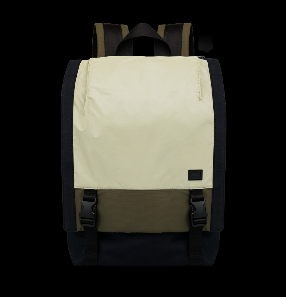 Vim, our casual waterproof backpack with minimalist style