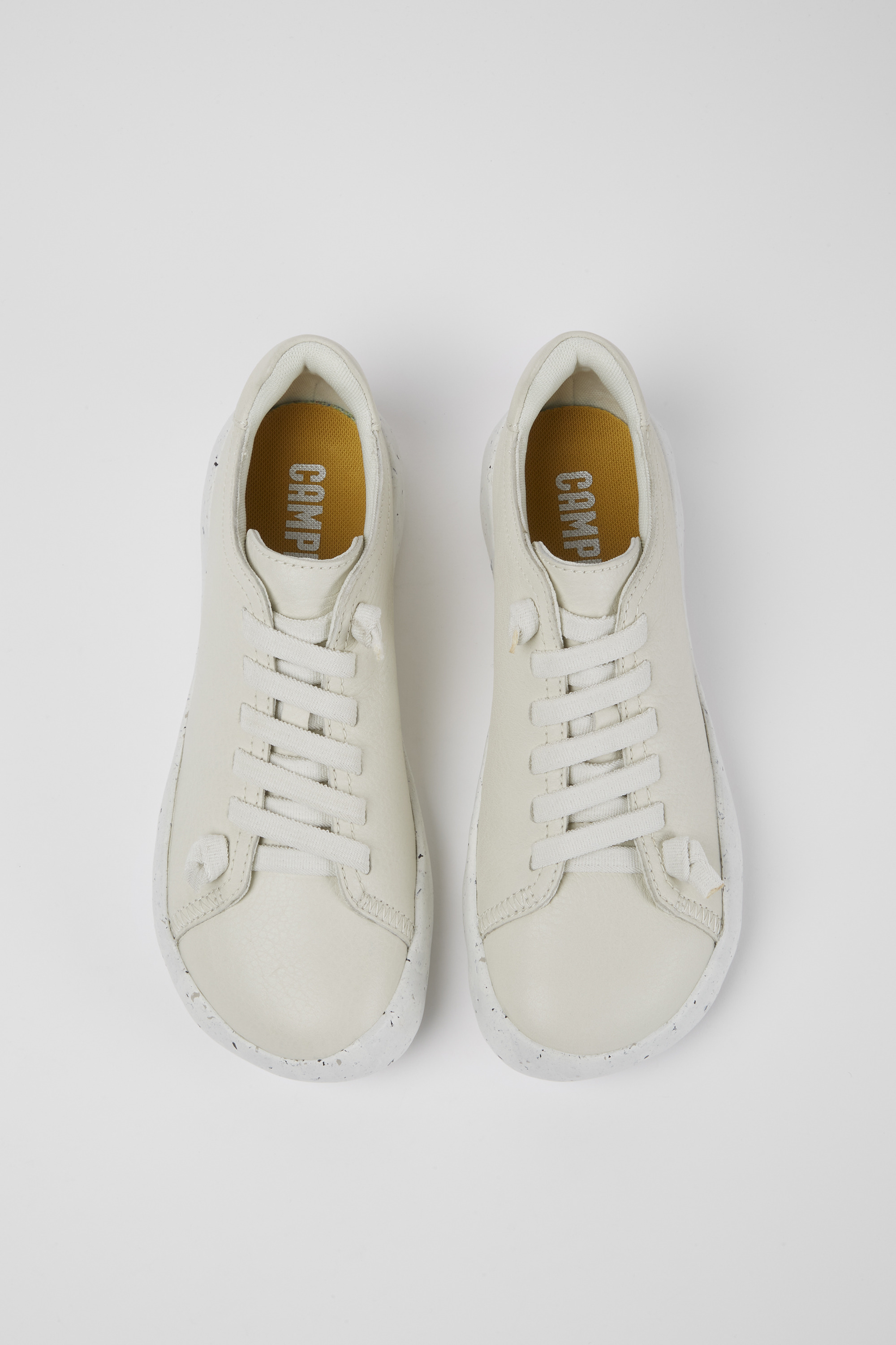 camper peu white